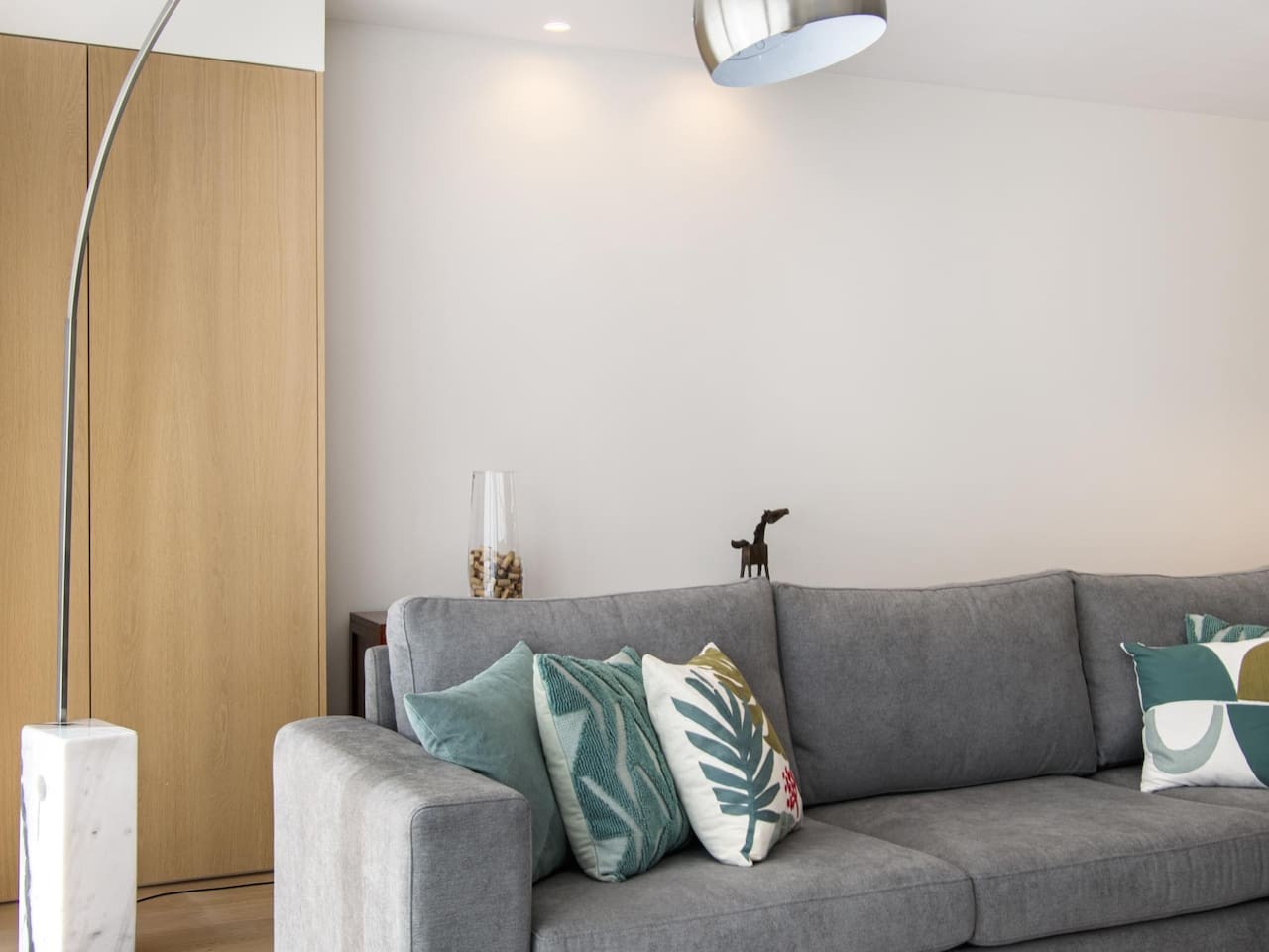 Eduardo VII Premium 2BR Apt with AC & Garage thumbnail 4