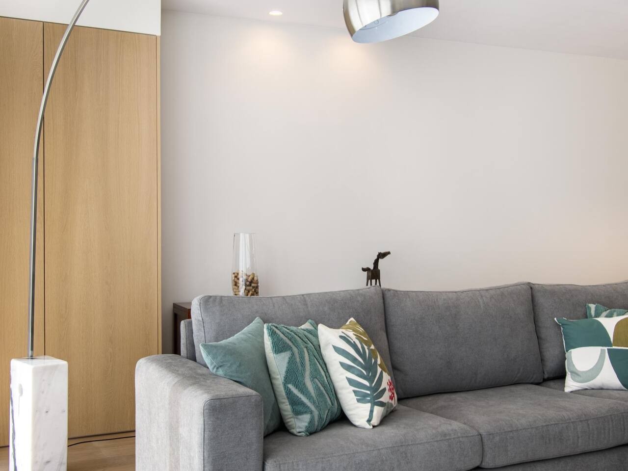 Eduardo VII Premium 2BR Apt with AC & Garage thumbnail 4