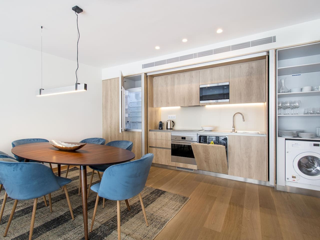 Eduardo VII Premium 2BR Apt with AC & Garage thumbnail 2