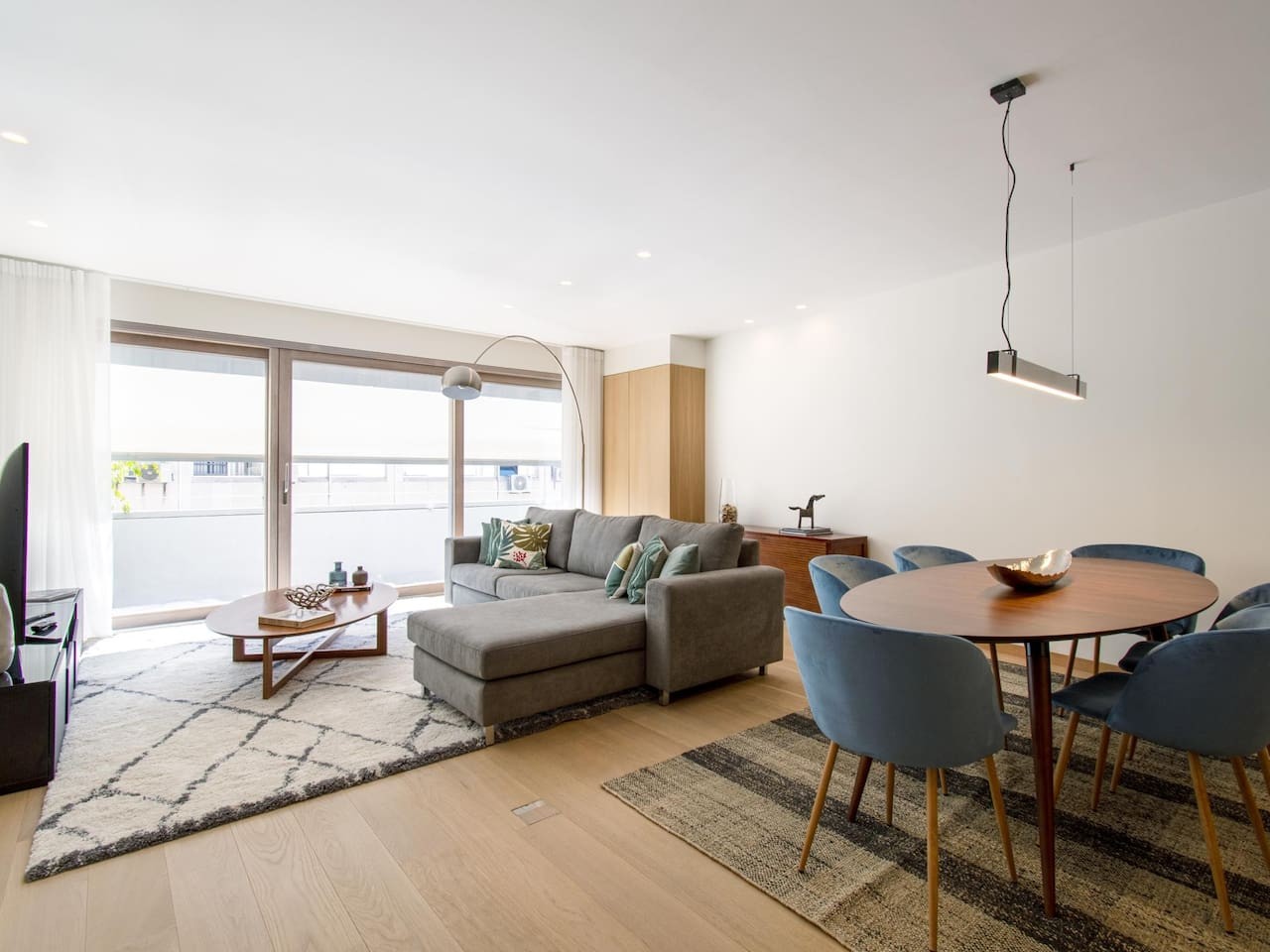 Eduardo VII Premium 2BR Apt with AC & Garage