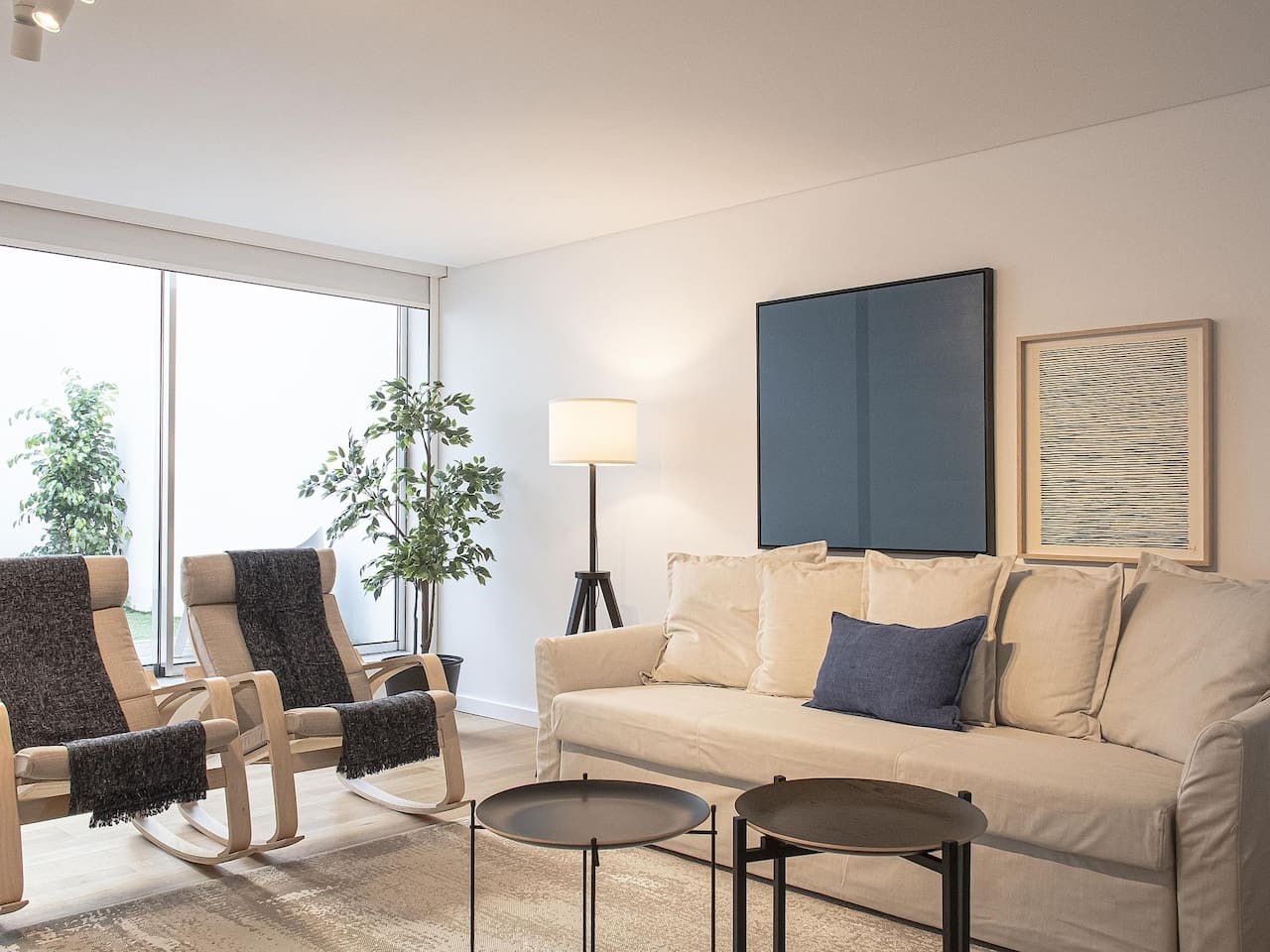 Spacious 2BR in Saldanha | Terrace, AC & Parking