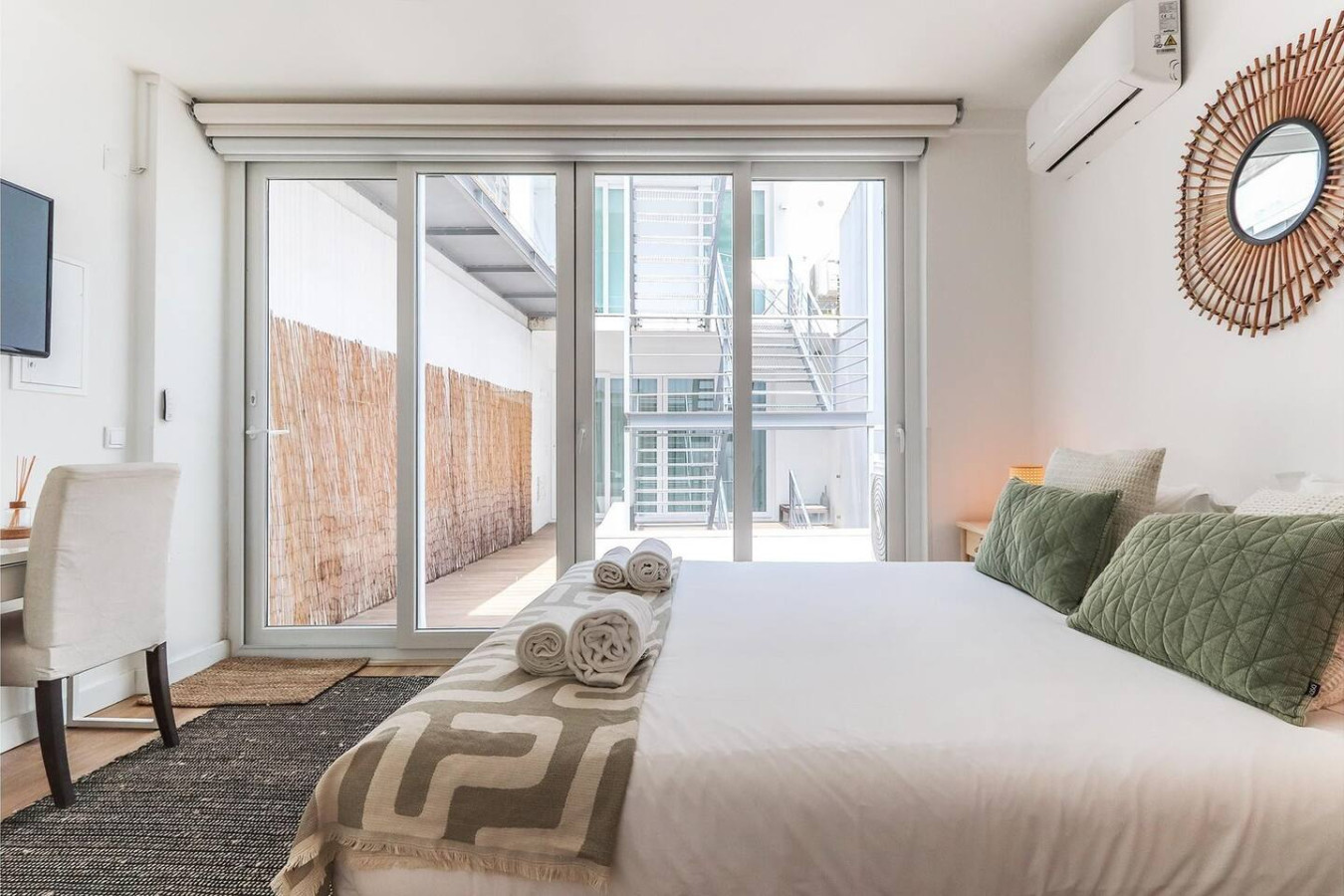 Principe Real Cozy Bright Studio Apt with AC