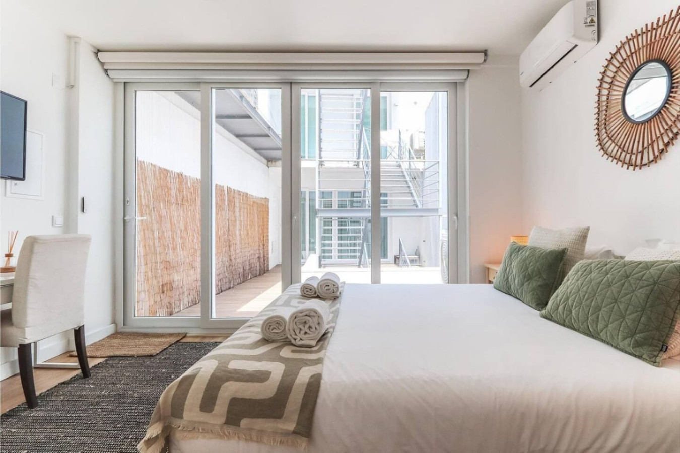 Principe Real Cozy Bright Studio Apt with AC