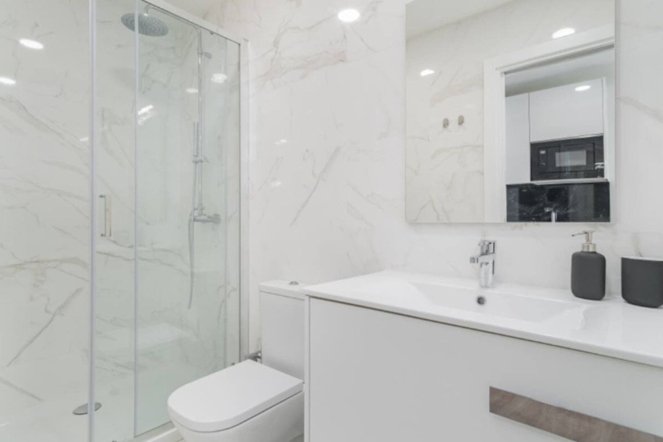 Chiado Stylish 1BR Apt in the Heart of Lisbon – photo 3