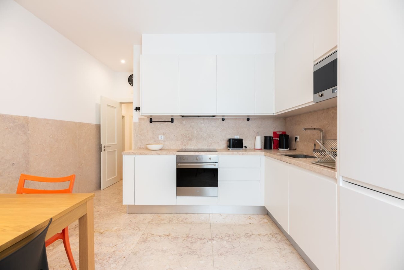 Liberdade 2BR Apt with AC, Garage & 2 Baths – photo 3