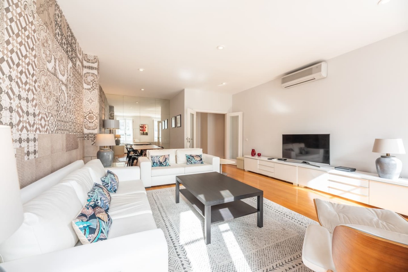 Walk Everywhere | Santa Justa Apartment with AC