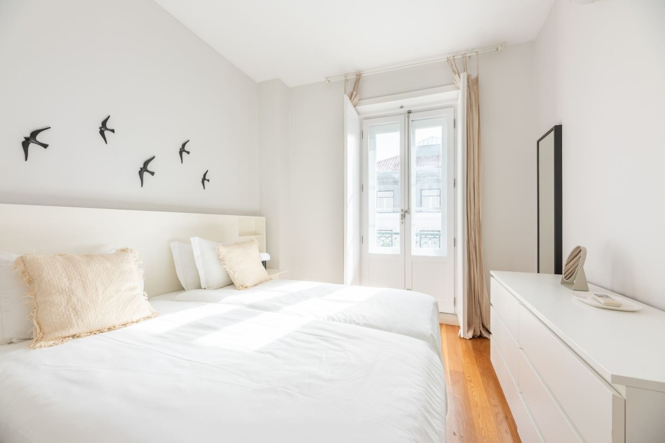 Walk Everywhere | Santa Justa Apartment with AC – photo 2