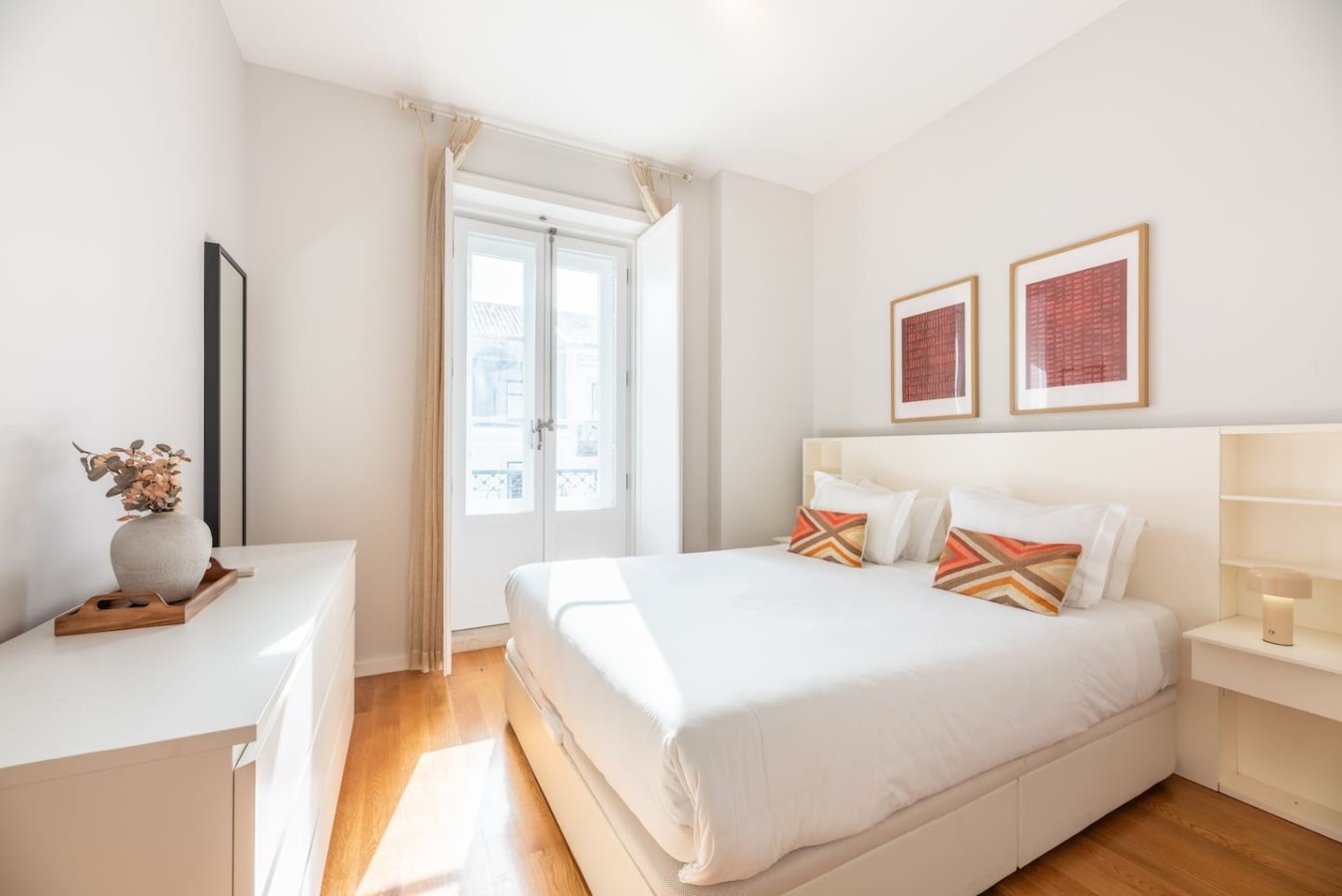 Walk Everywhere | Santa Justa Apartment with AC – photo 4