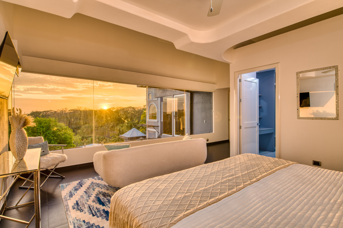 7BR Luxury Mansion Paradise! 247 Security and Gate | Photo 3