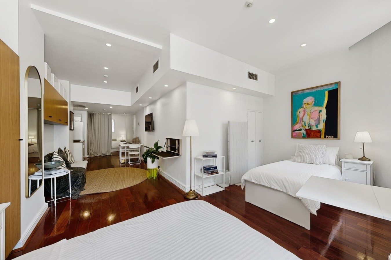 Amazing City Location with Rooftop Pool Sleeps 5
