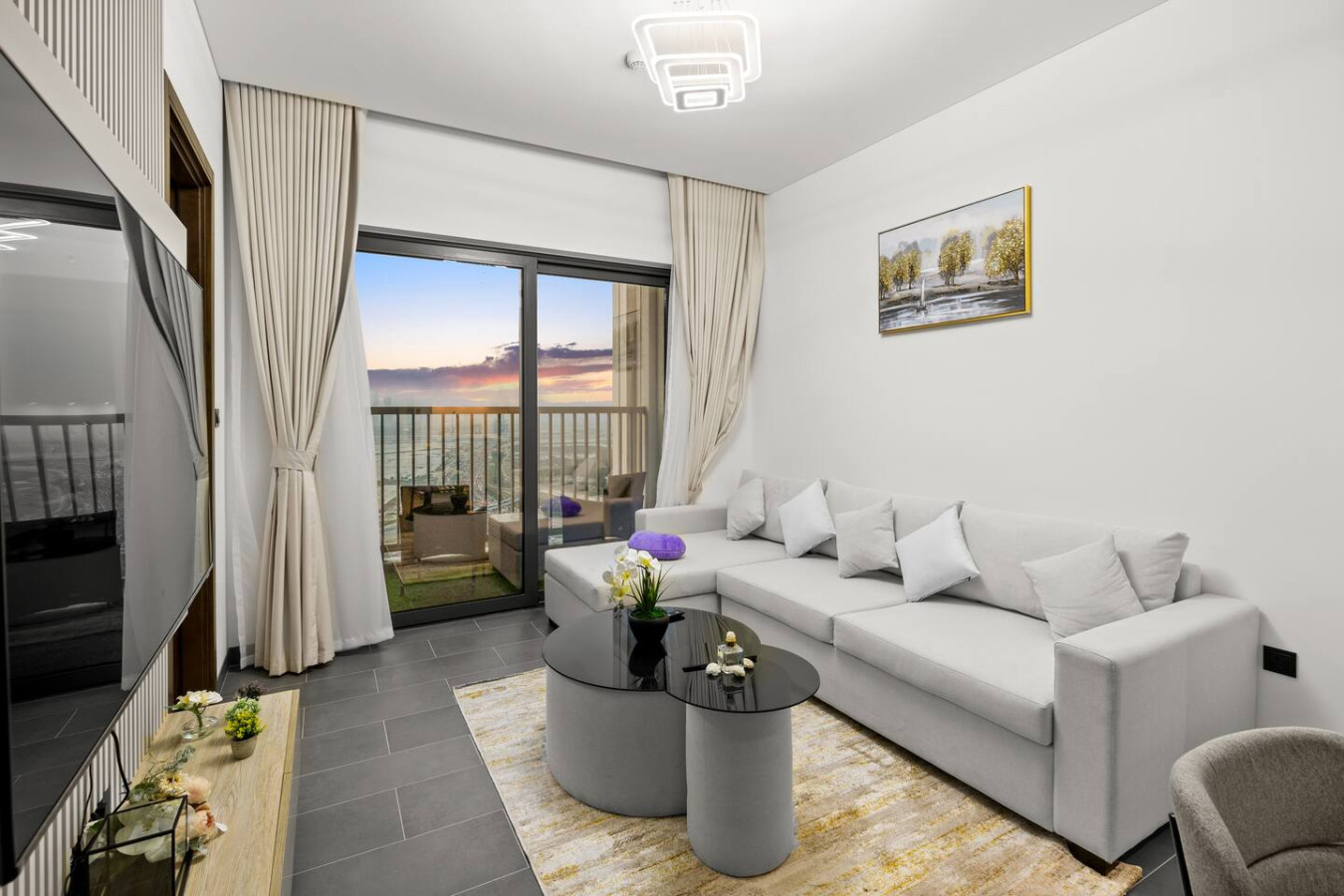 Bright, Breezy & Central – 1BR + Extra Room