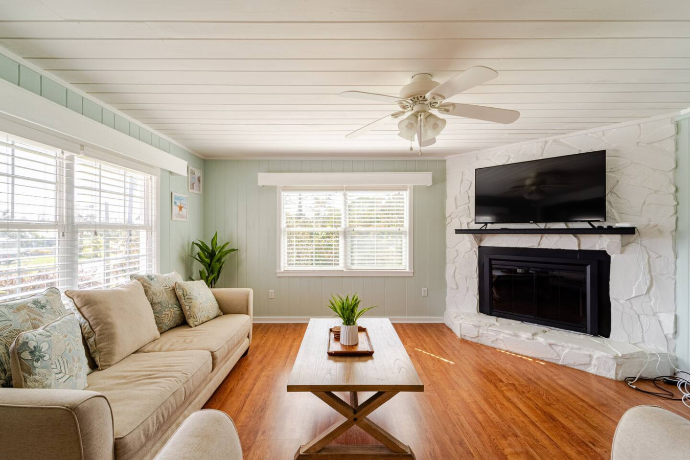 Lincoln living area