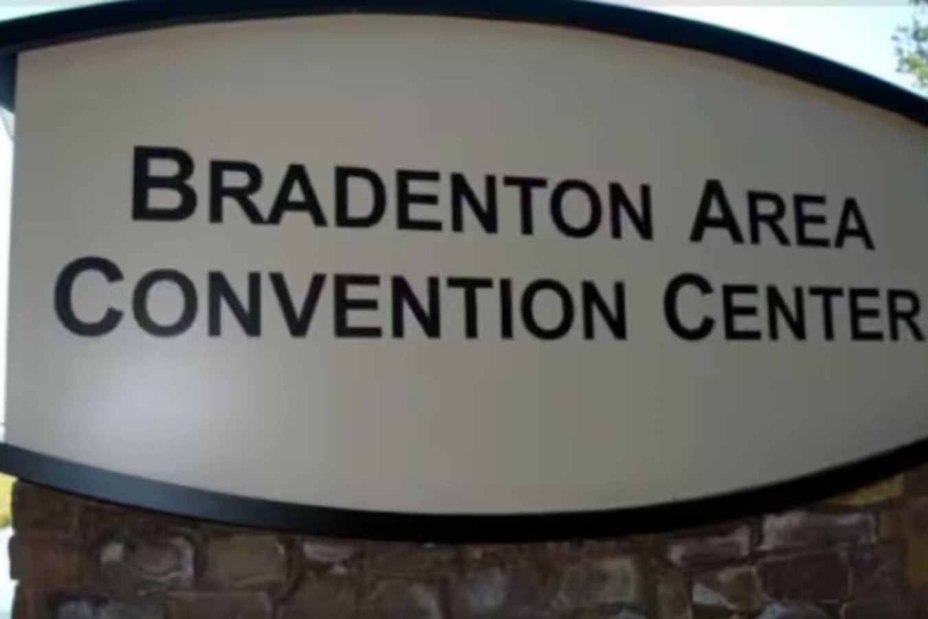 The Bradenton Area Convention Center hosts events nearby, one more reason groups traveling for a tournament or gathering land in this area.