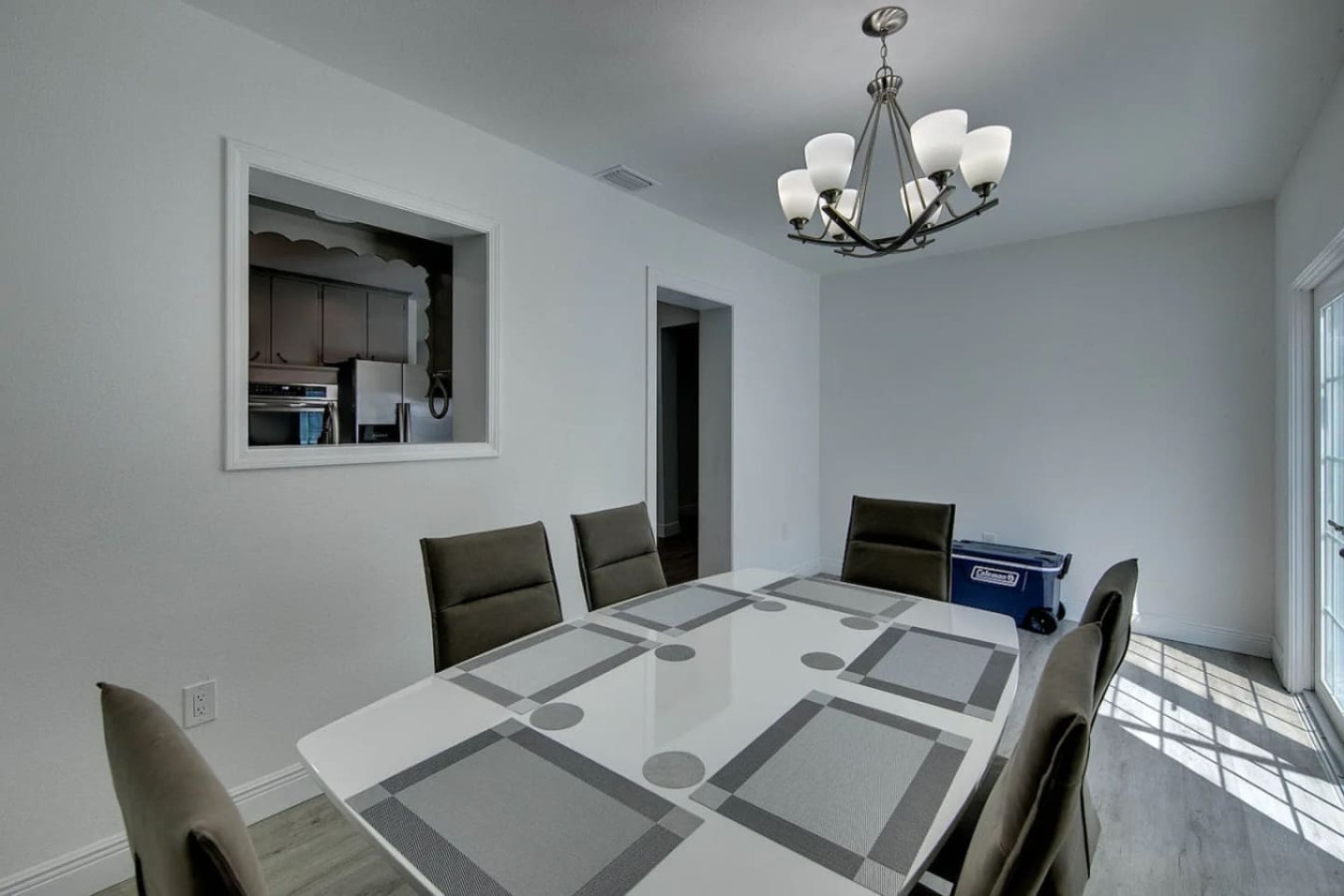 13th Ave dining area