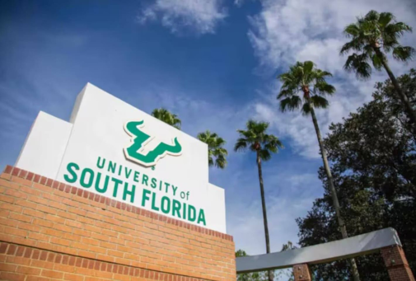 The University of South Florida's Sarasota-Manatee campus is roughly 20 minutes away, useful to know for families visiting on college business.