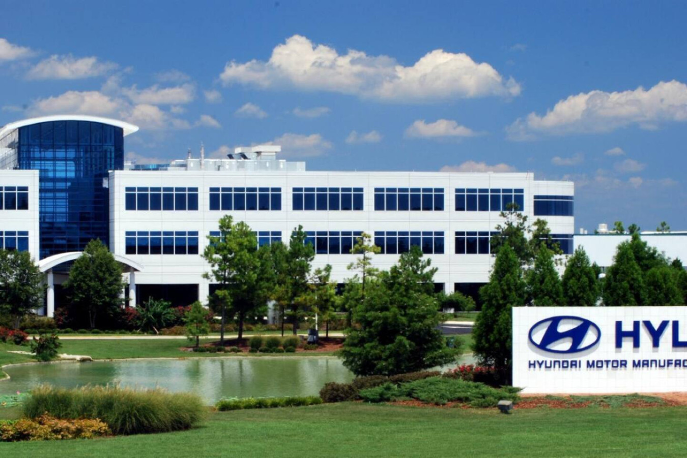 Hyundai Motor Manufacturing Alabama is under 30 minutes from the house, an easy commute for business travel, contract work or plant visits.