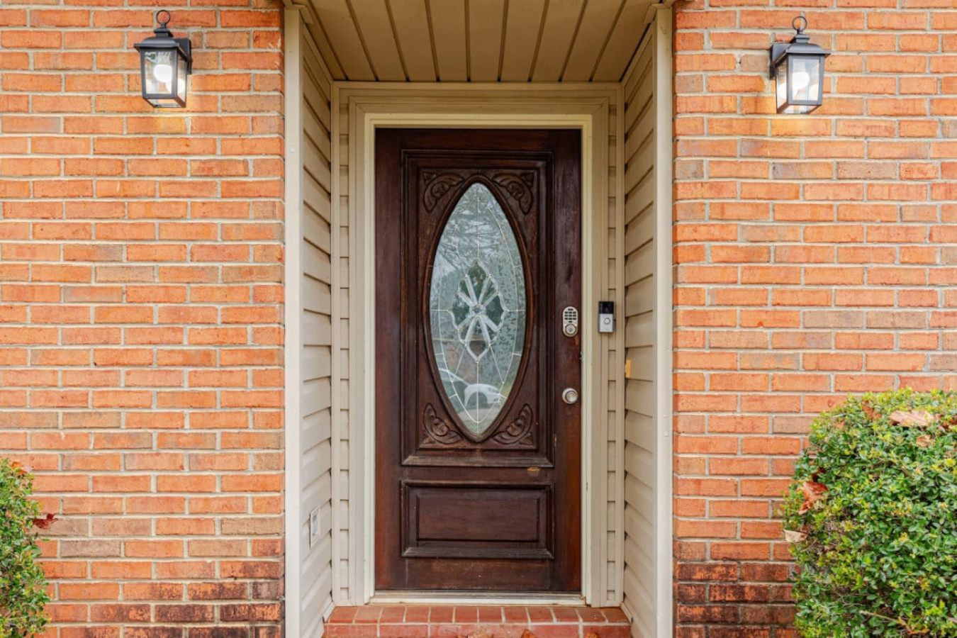 Check yourself in by keypad anytime between 4 and 11 PM, whenever your drive gets you here.