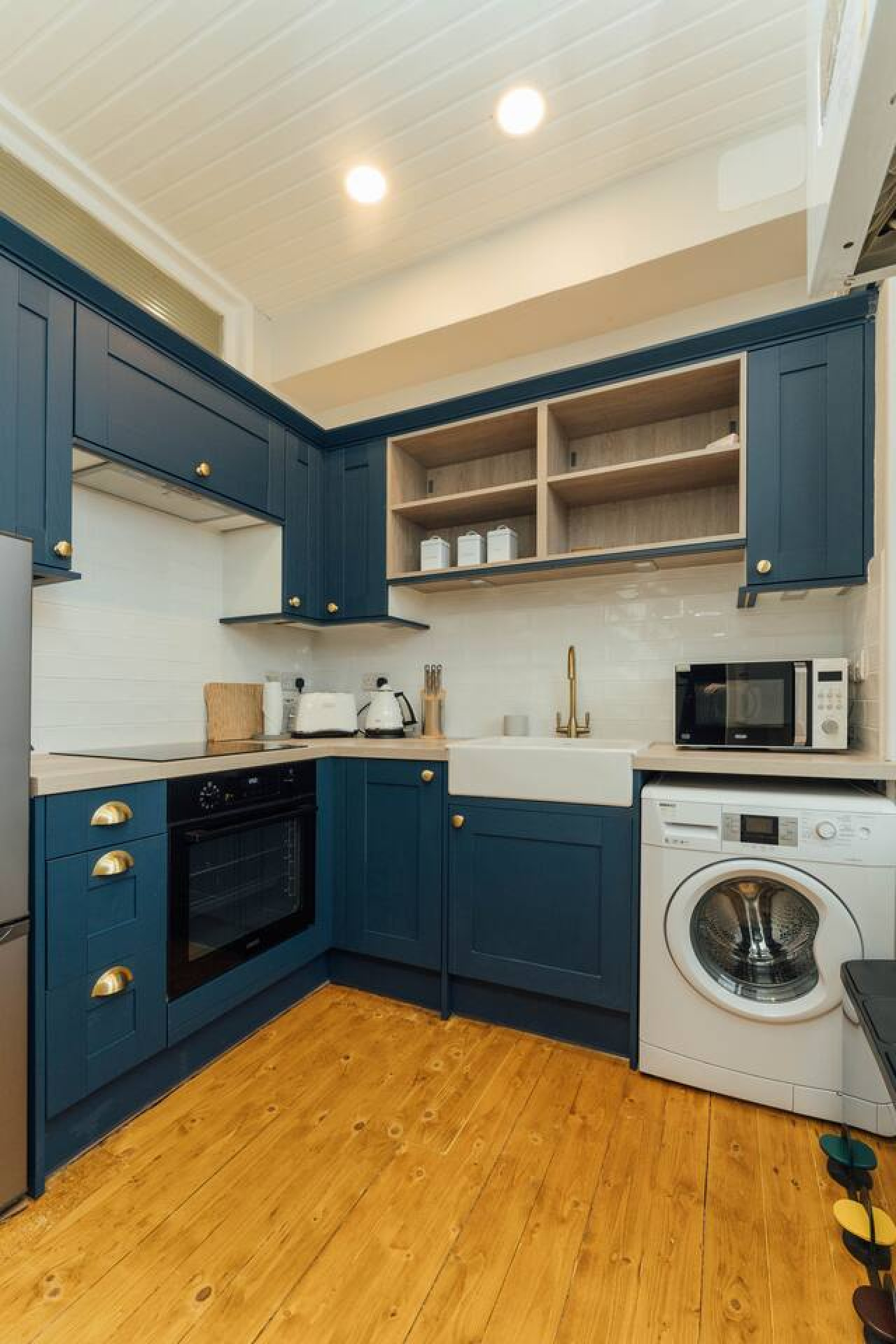 Riverside 2-Bed Ground Floor Flat | Free Parking in 26A James Street FK81UG - Property image 9 - VivreStays