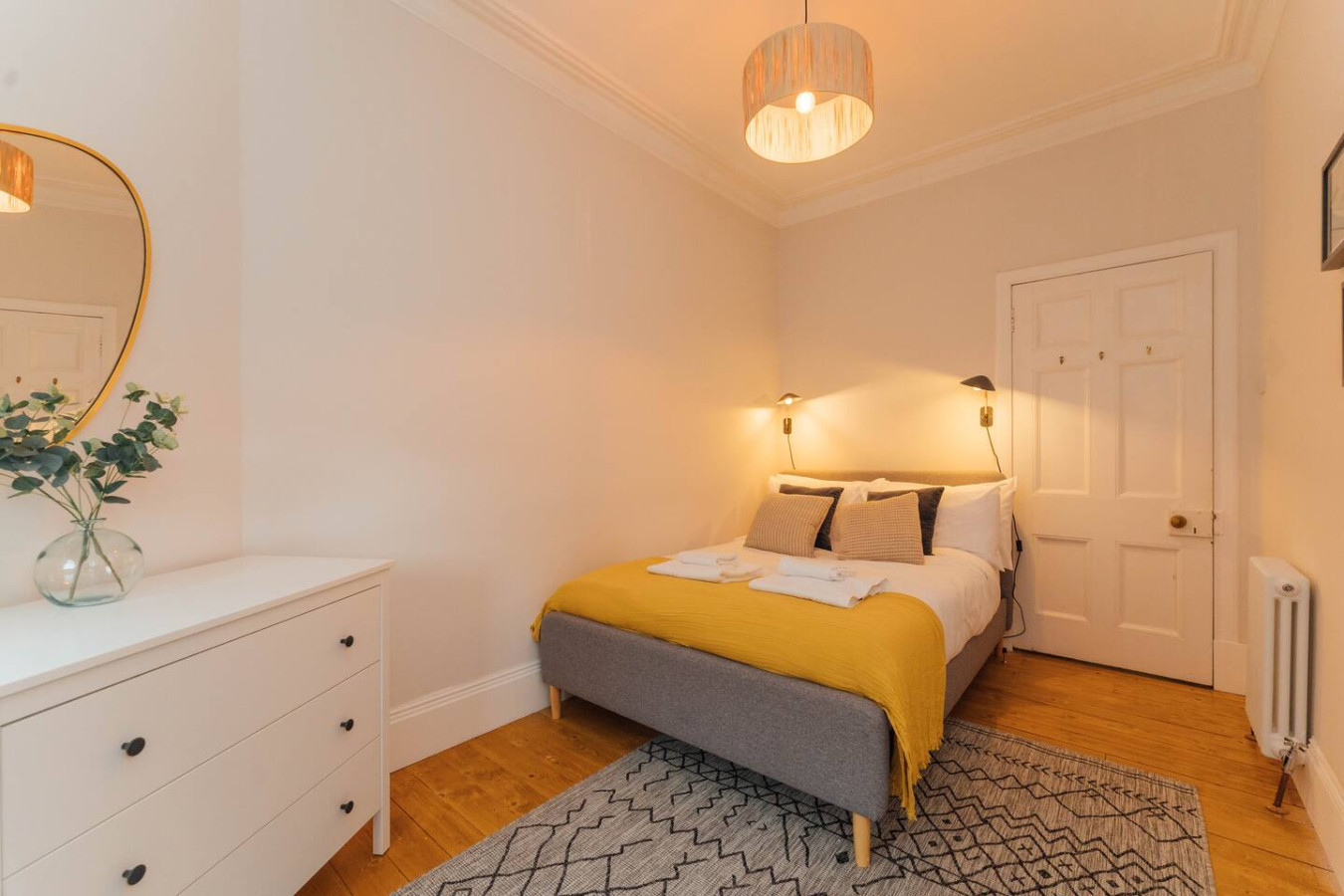Riverside 2-Bed Ground Floor Flat | Free Parking in 26A James Street FK81UG - Property image 5 - VivreStays