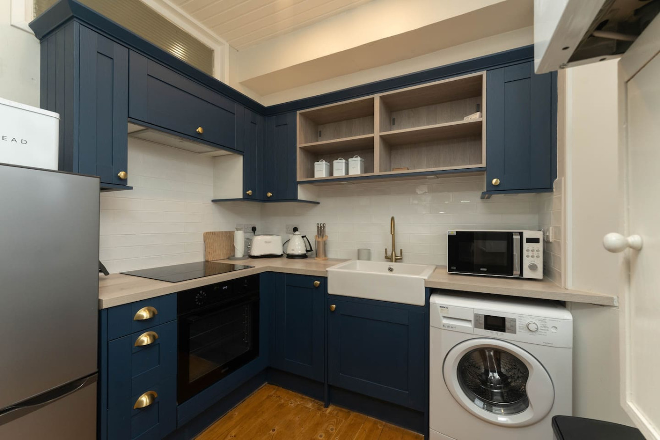 Riverside 2-Bed Ground Floor Flat | Free Parking in 26A James Street FK81UG - Property image 2 - VivreStays