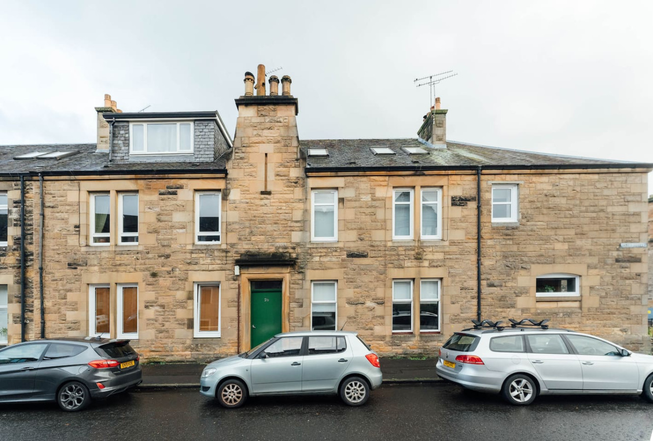 Riverside 2-Bed Ground Floor Flat | Free Parking in 26A James Street FK81UG - Property image 28 - VivreStays