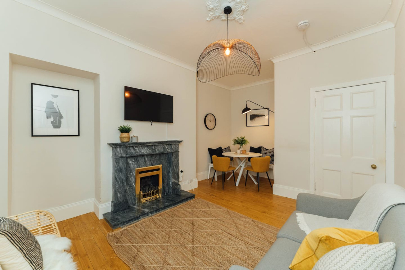 Riverside 2-Bed Ground Floor Flat | Free Parking serviced apartment - UK - VivreStays