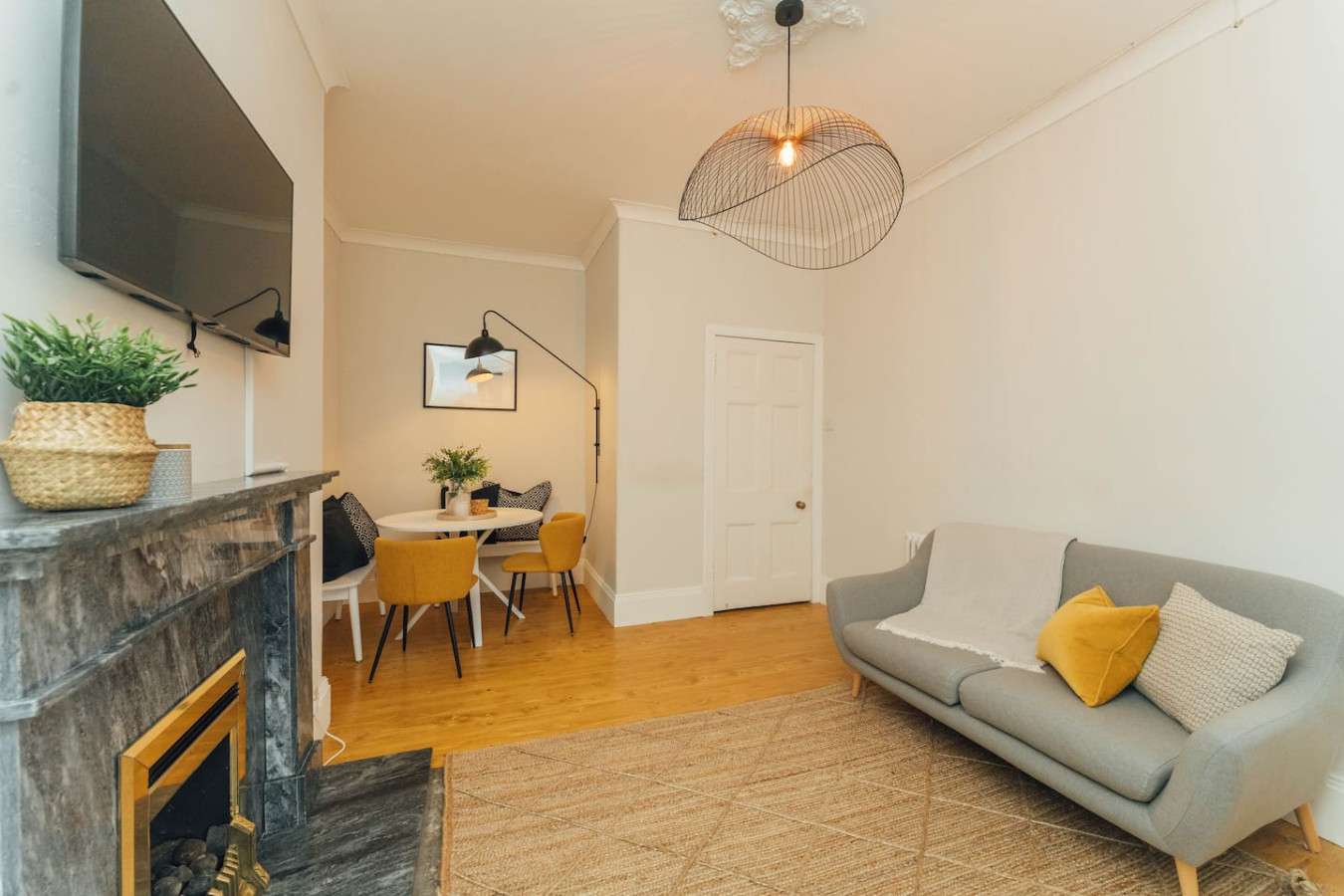 Riverside 2-Bed Ground Floor Flat | Free Parking in 26A James Street FK81UG - Property image 12 - VivreStays