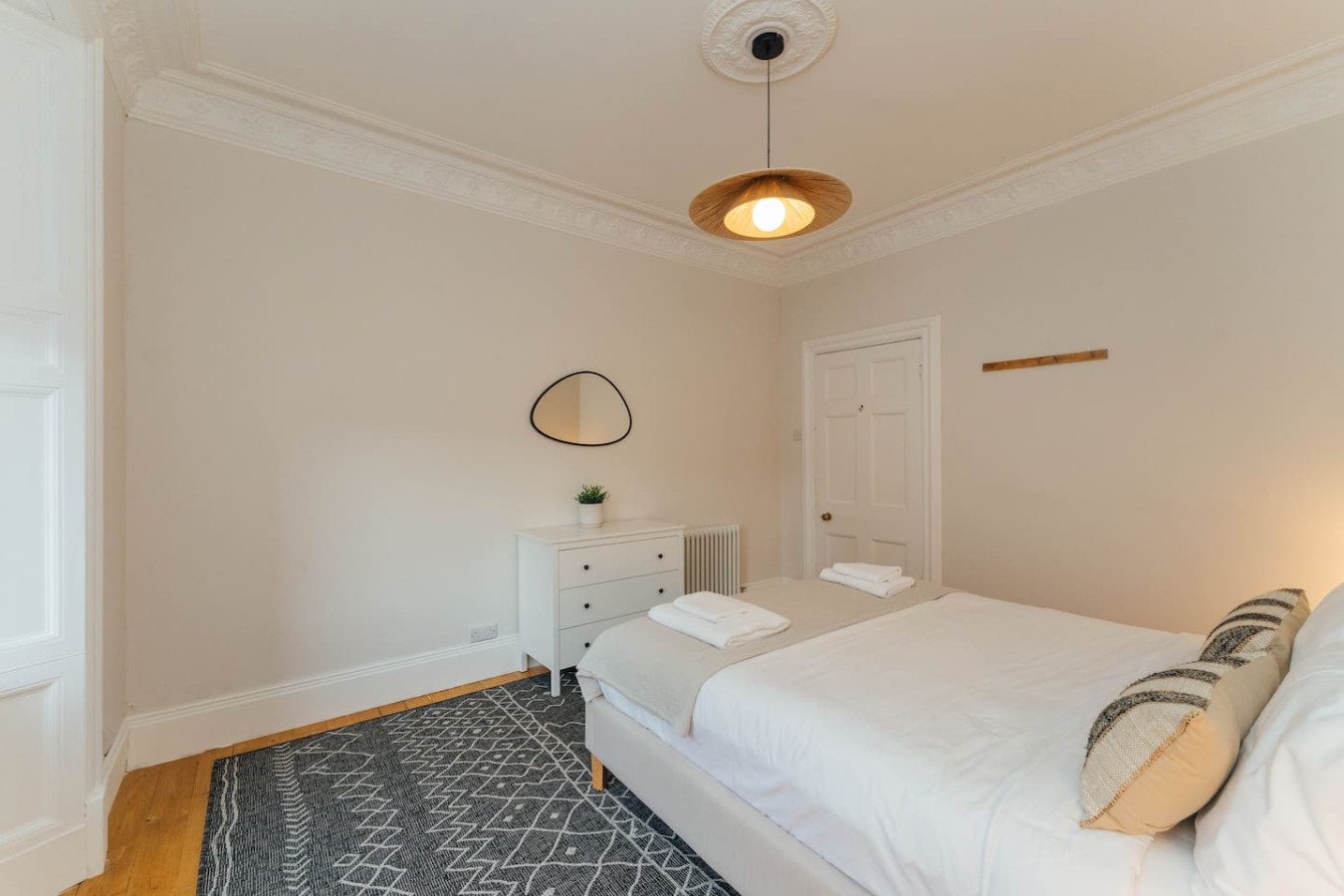 Riverside 2-Bed Ground Floor Flat | Free Parking in 26A James Street FK81UG - Property image 15 - VivreStays