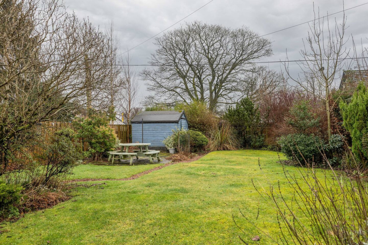 The Tranquil Auchterarder 3-bed Cottage in 48 Feus, Auchterarder, PH31DG - Property image 47 - VivreStays
