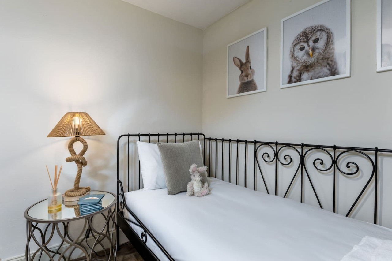 The Tranquil Auchterarder 3-bed Cottage in 48 Feus, Auchterarder, PH31DG - Property image 6 - VivreStays