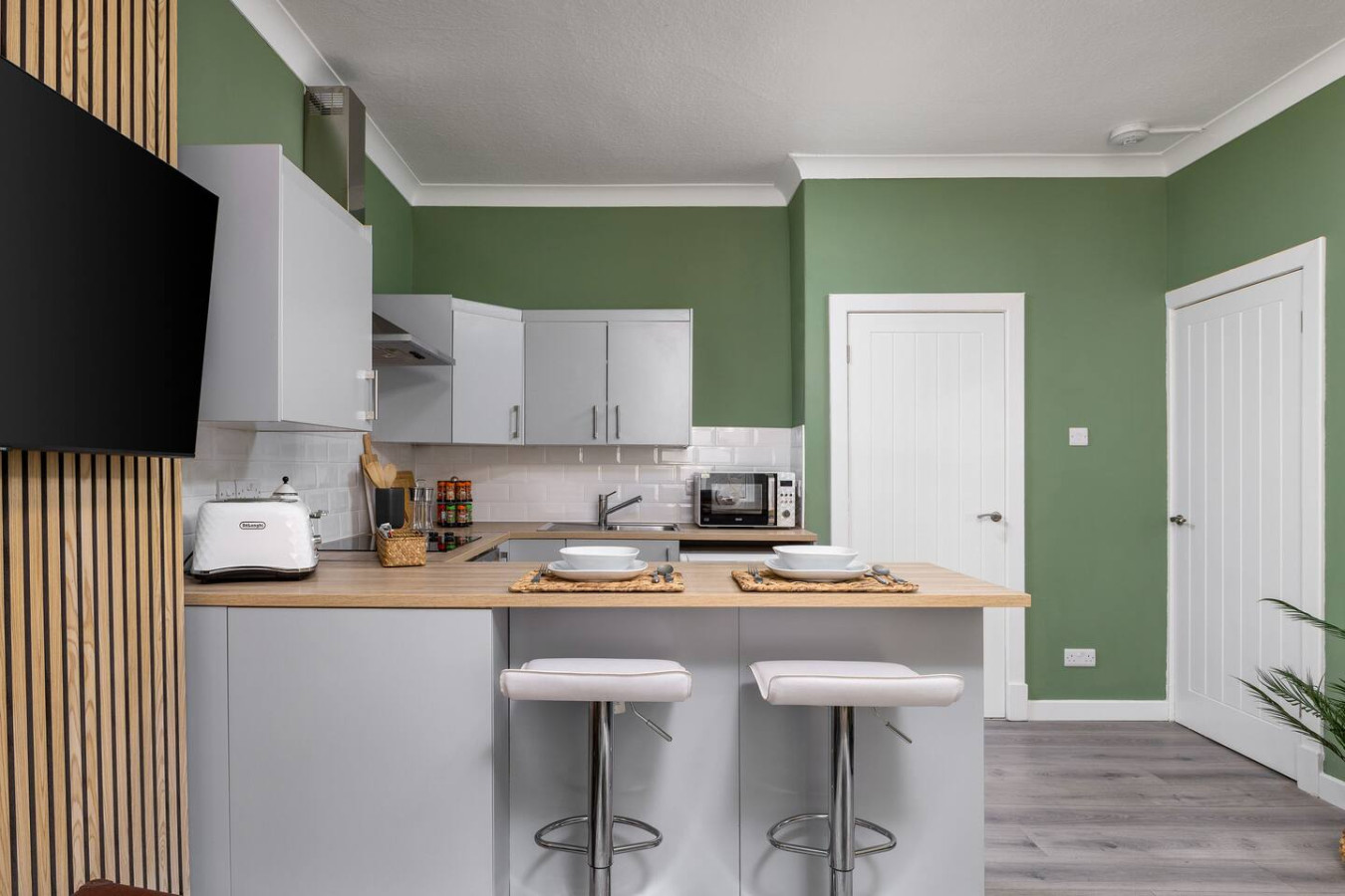 Ochil View Apartment by Stirling Train Station in 10 ViewField Street Flat 5/10E - Property image 11 - VivreStays