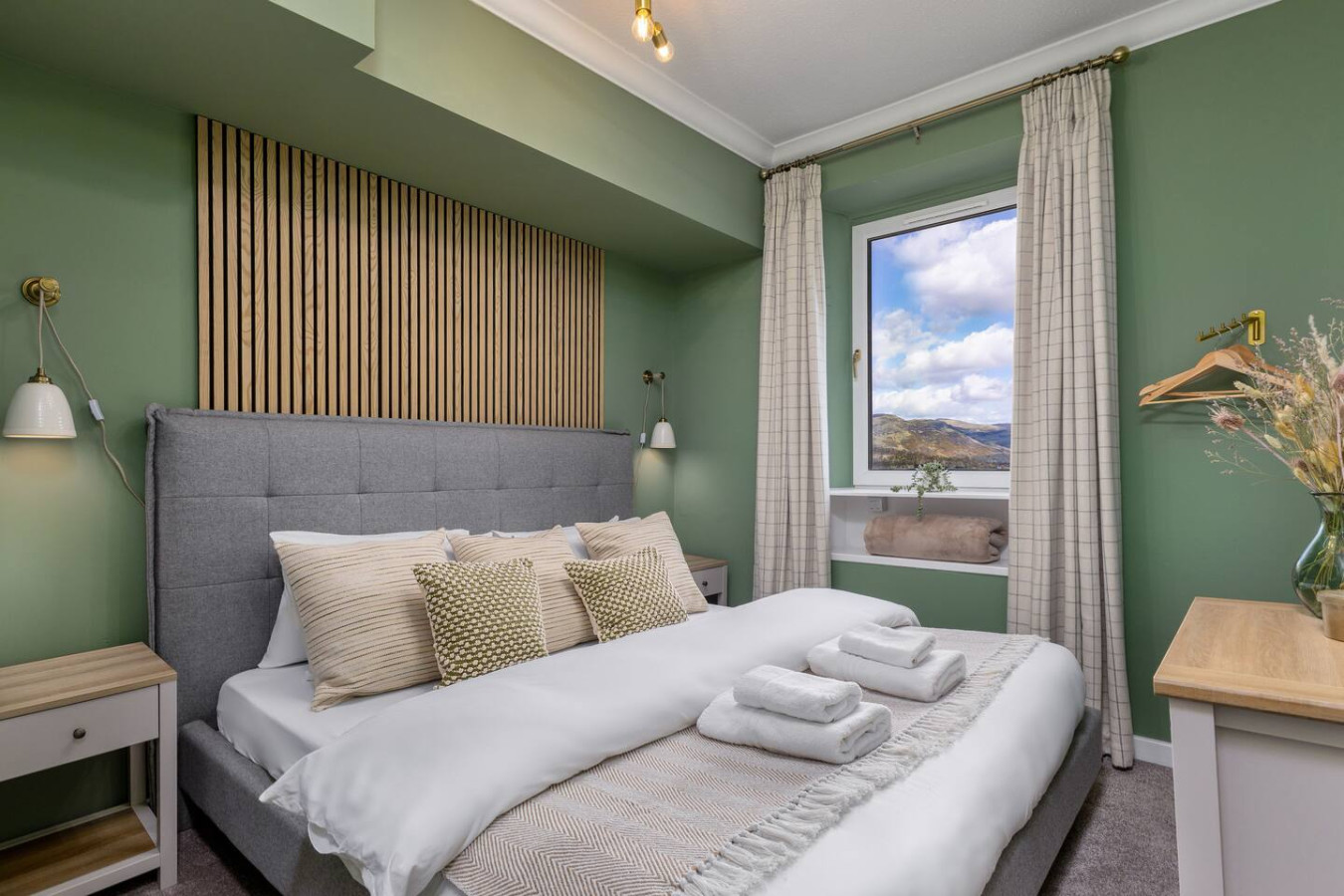 Ochil View Apartment by Stirling Train Station in 10 ViewField Street Flat 5/10E - Property image 17 - VivreStays