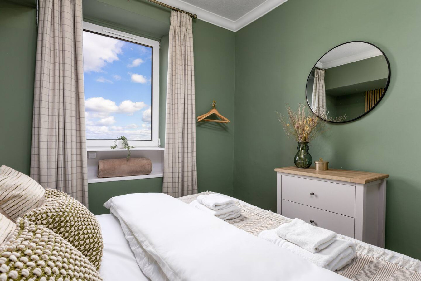 Ochil View Apartment by Stirling Train Station in 10 ViewField Street Flat 5/10E - Property image 18 - VivreStays