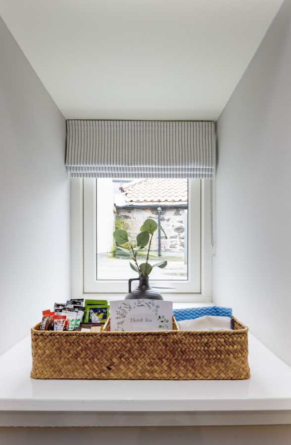 Highland Hideaway: Modern Comfort in Historic Area in 14 Upper Craigs Flat D, Stirling, FK82DG - Property image 5 - VivreStays