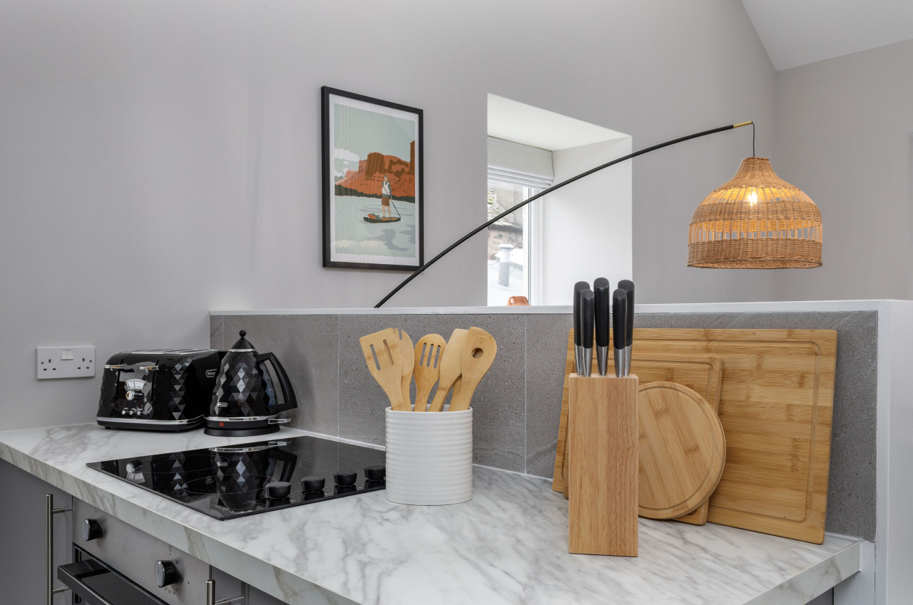Highland Hideaway: Modern Comfort in Historic Area in 14 Upper Craigs Flat D, Stirling, FK82DG - Property image 11 - VivreStays