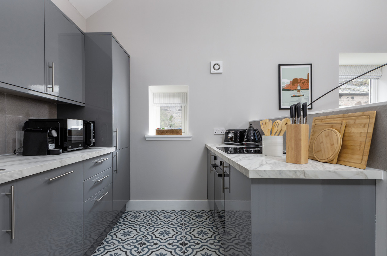 Highland Hideaway: Modern Comfort in Historic Area in 14 Upper Craigs Flat D, Stirling, FK82DG - Property image 7 - VivreStays