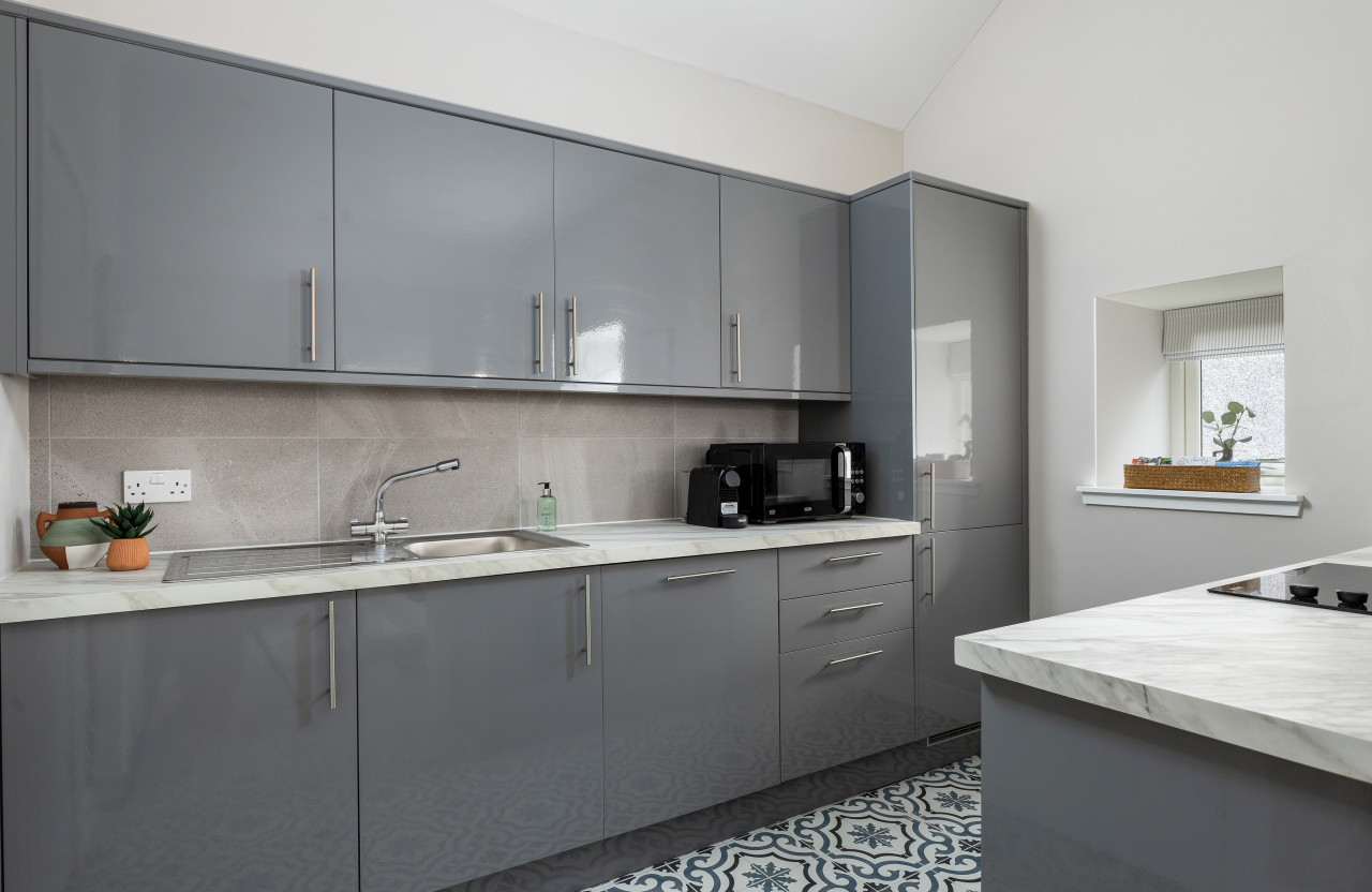 Highland Hideaway: Modern Comfort in Historic Area in 14 Upper Craigs Flat D, Stirling, FK82DG - Property image 6 - VivreStays