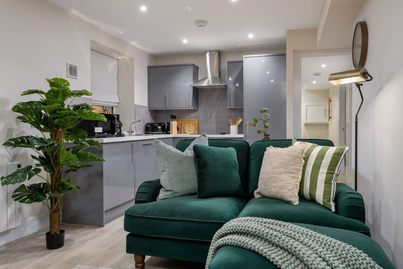 Central Stirling City Escape in 14 Upper Craigs Flat C - Property image 2 - VivreStays