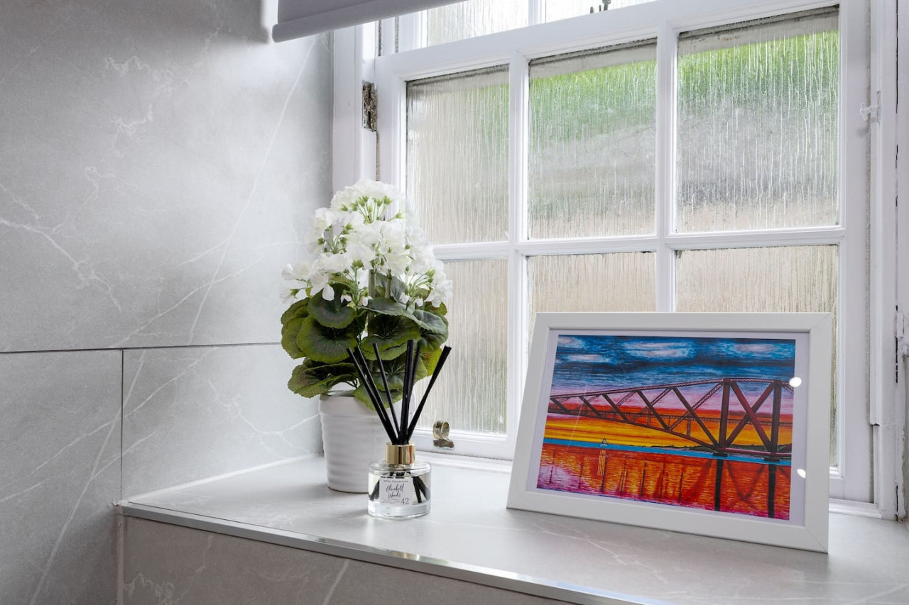 Castle Esplanade Apartment in 26A Broad Street, Stirling, FK81EF - Property image 20 - VivreStays
