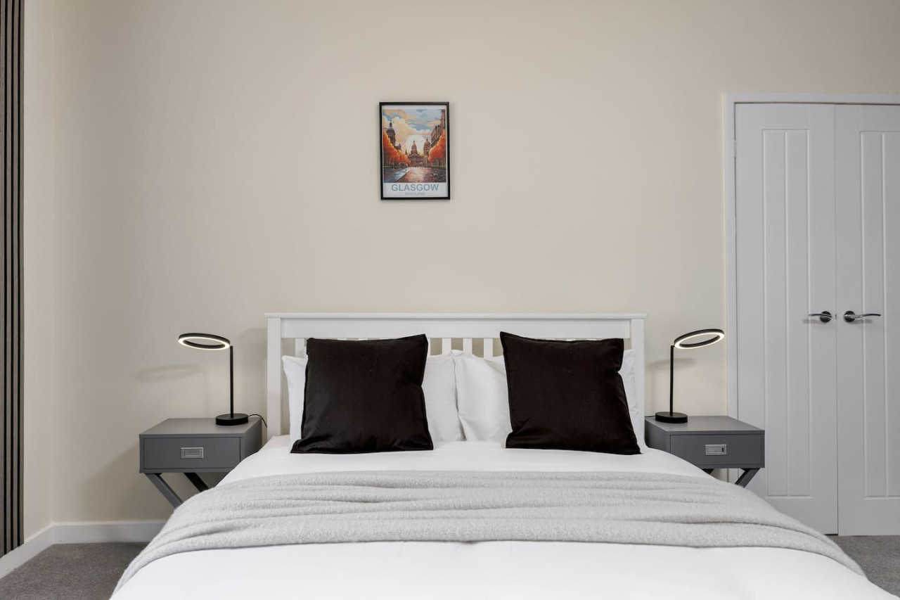 Castle Esplanade Apartment in 26A Broad Street, Stirling, FK81EF - Property image 31 - VivreStays