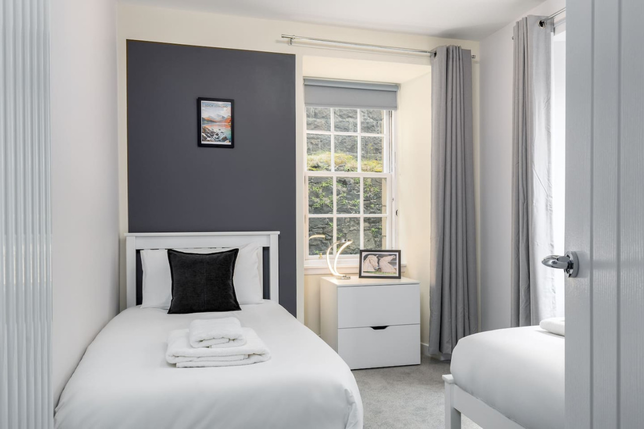 Castle Esplanade Apartment in 26A Broad Street, Stirling, FK81EF - Property image 19 - VivreStays
