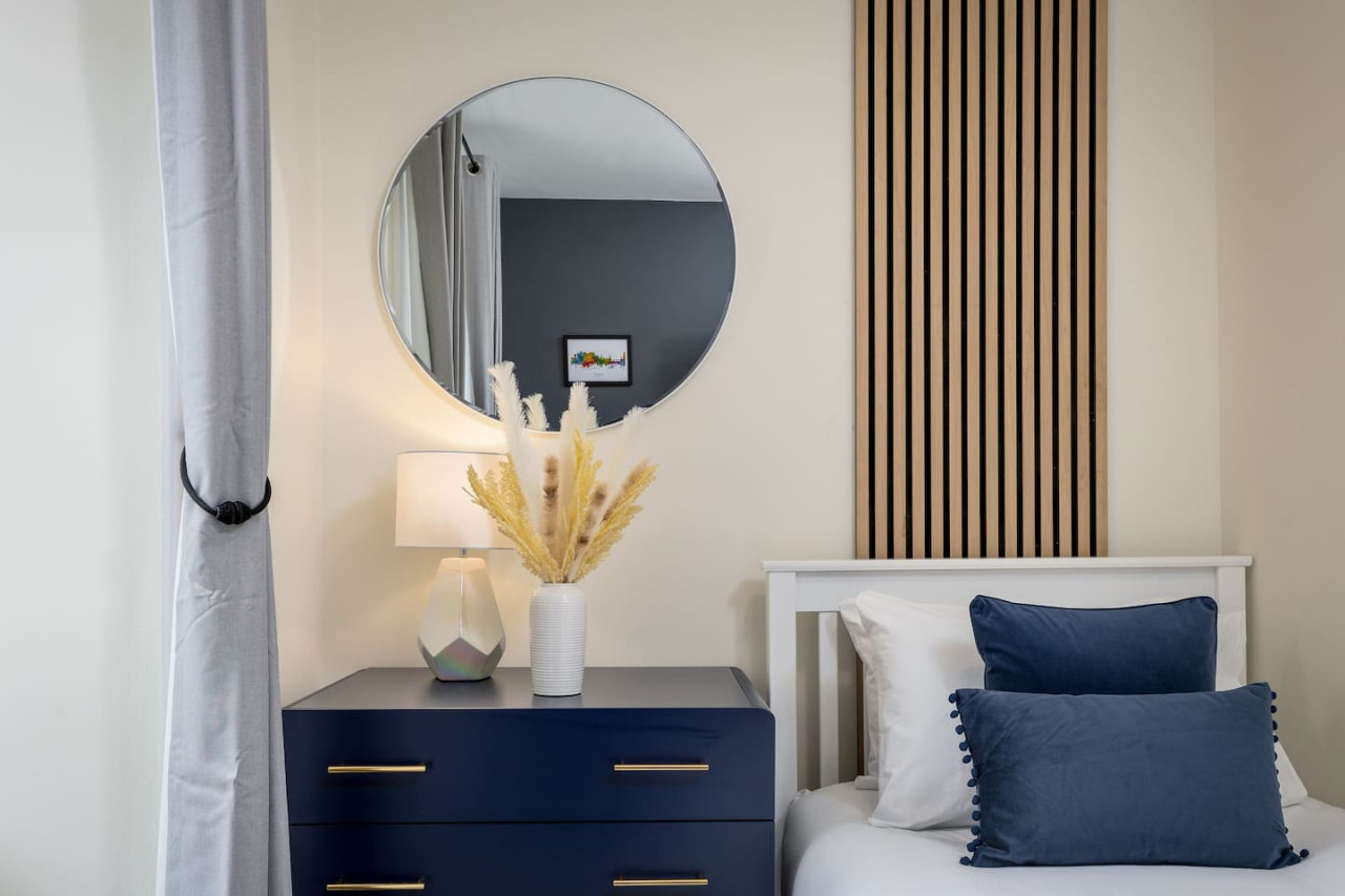 Castle Esplanade Apartment in 26A Broad Street, Stirling, FK81EF - Property image 26 - VivreStays
