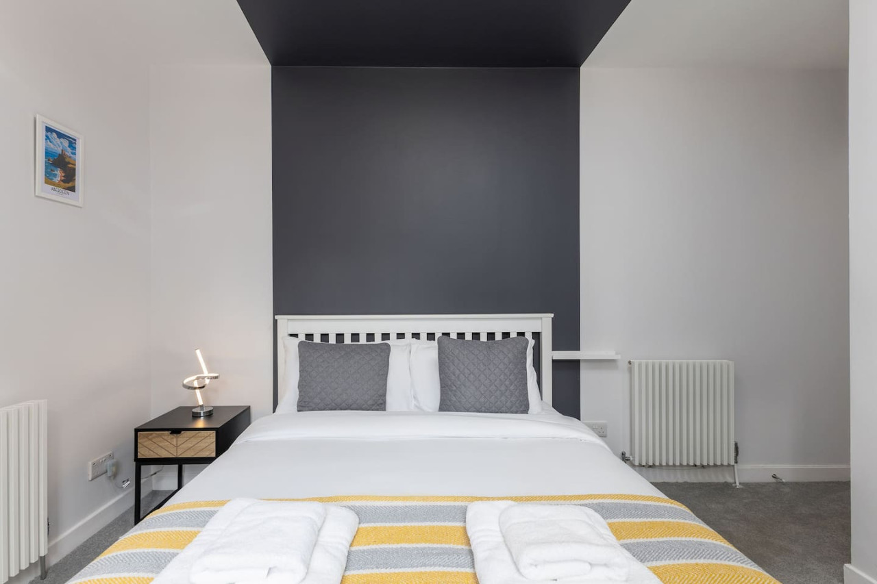 Castle Esplanade Apartment in 26A Broad Street, Stirling, FK81EF - Property image 24 - VivreStays