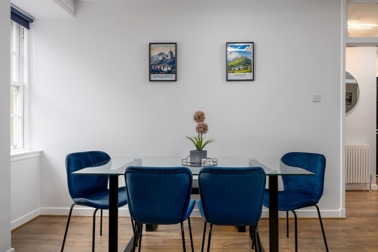 Castle Esplanade Apartment in 26A Broad Street, Stirling, FK81EF - Property image 10 - VivreStays