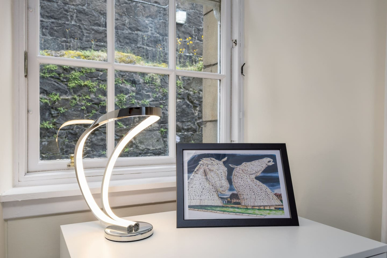 Castle Esplanade Apartment in 26A Broad Street, Stirling, FK81EF - Property image 29 - VivreStays