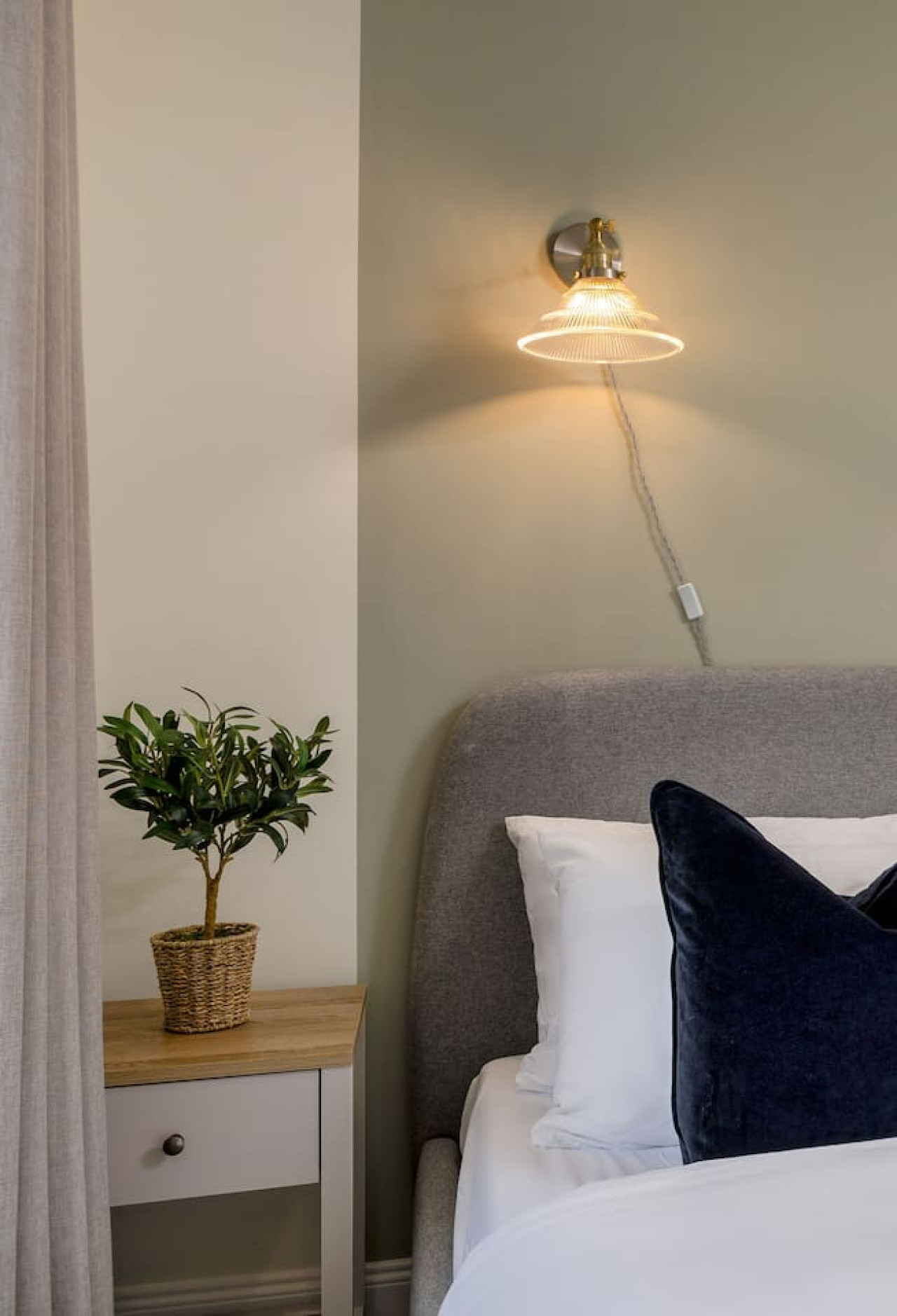 Central Cathedral Apartment in 36B High Street, Dunblane, FK150AD - Property image 14 - VivreStays