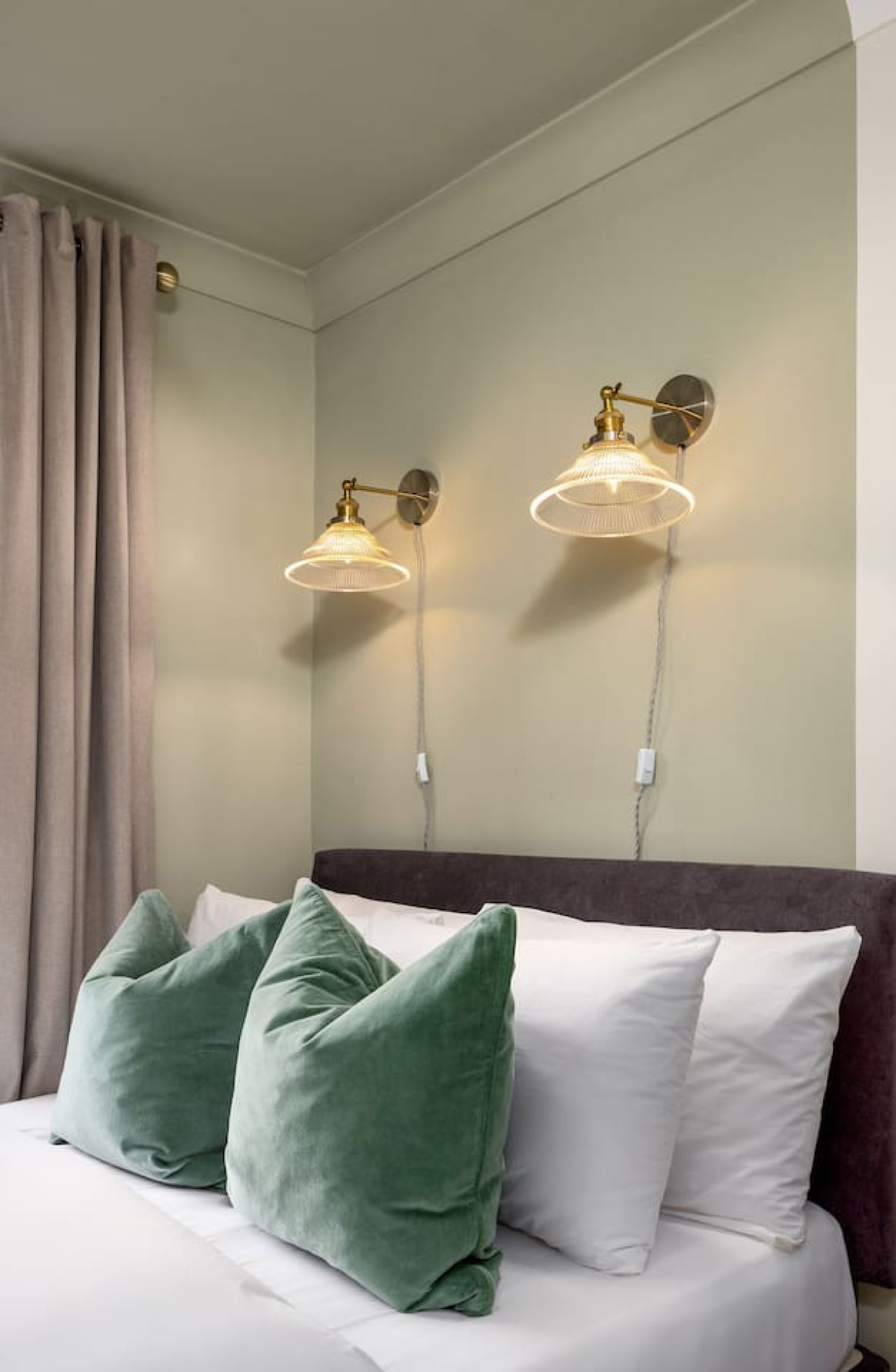 Central Cathedral Apartment in 36B High Street, Dunblane, FK150AD - Property image 21 - VivreStays