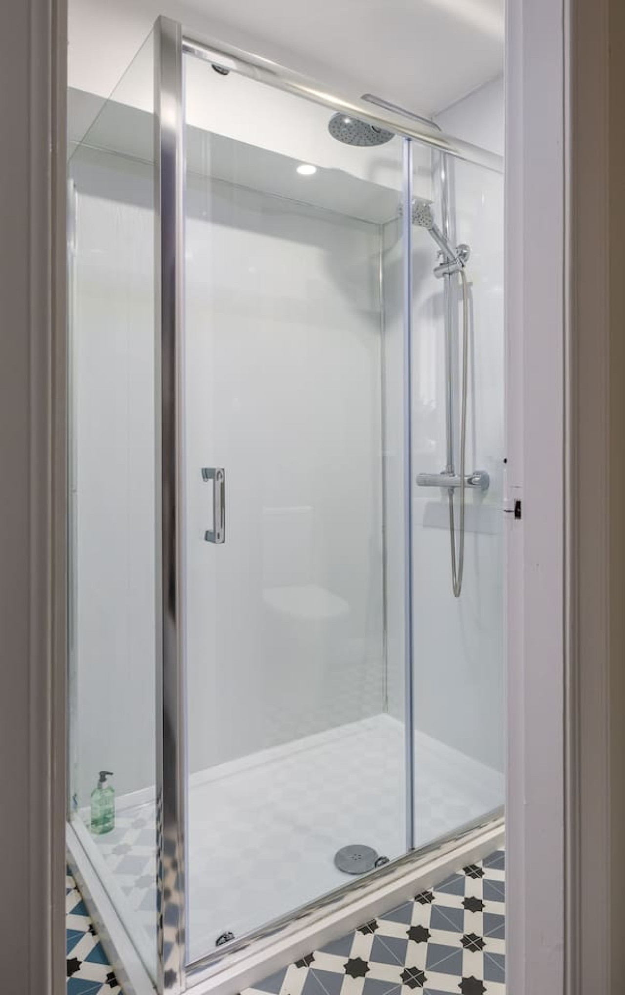 Central Cathedral Apartment in 36B High Street, Dunblane, FK150AD - Property image 24 - VivreStays