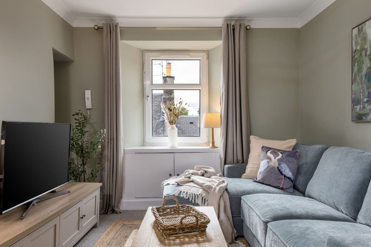 Central Cathedral Apartment in 36B High Street, Dunblane, FK150AD - Property image 16 - VivreStays