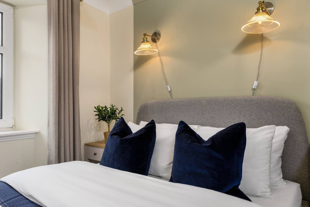 Central Cathedral Apartment in 36B High Street, Dunblane, FK150AD - Property image 12 - VivreStays